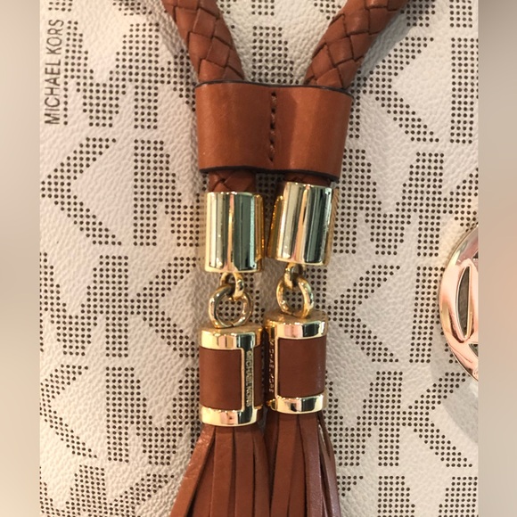 MICHAEL KORS Camden Signature Canvas & Leather Gathered Slouch Handbag - Picture 4 of 16